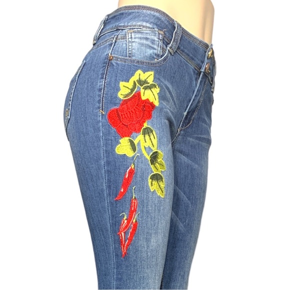 INDIGO REIN Gorgeous Embroidery Ankle Blue Jeans    Size 9 - Picture 3 of 16